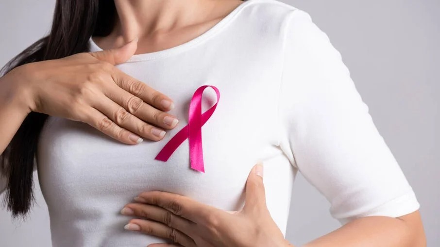 Mês de conscientização, saiba o impacto do câncer de mama na fertilidade